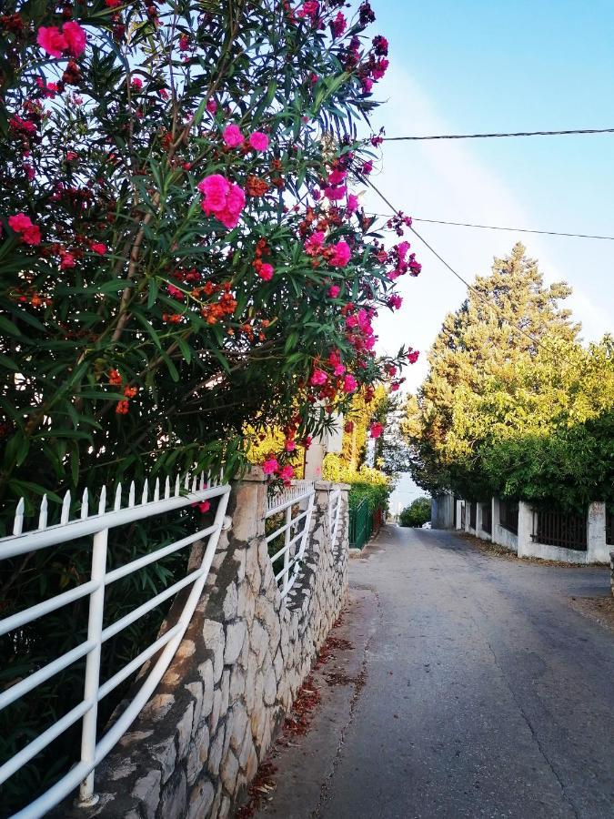 Apartmani Ljubica Utjeha Exteriör bild