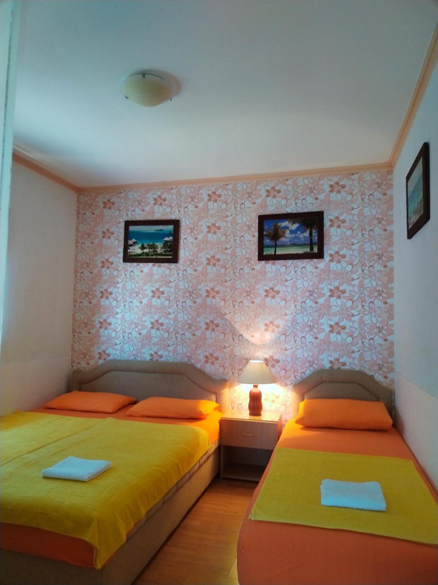Apartmani Ljubica Utjeha Exteriör bild