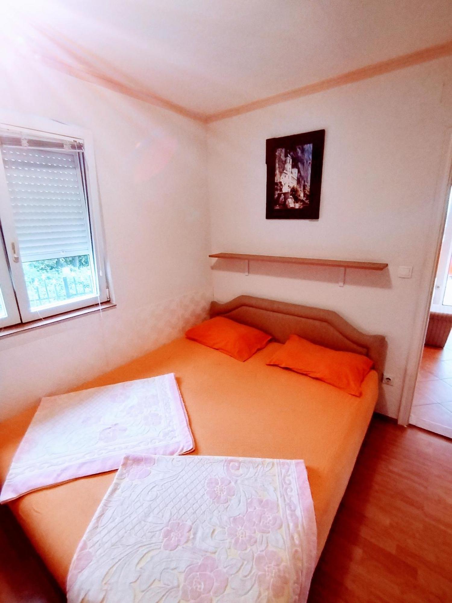 Apartmani Ljubica Utjeha Exteriör bild